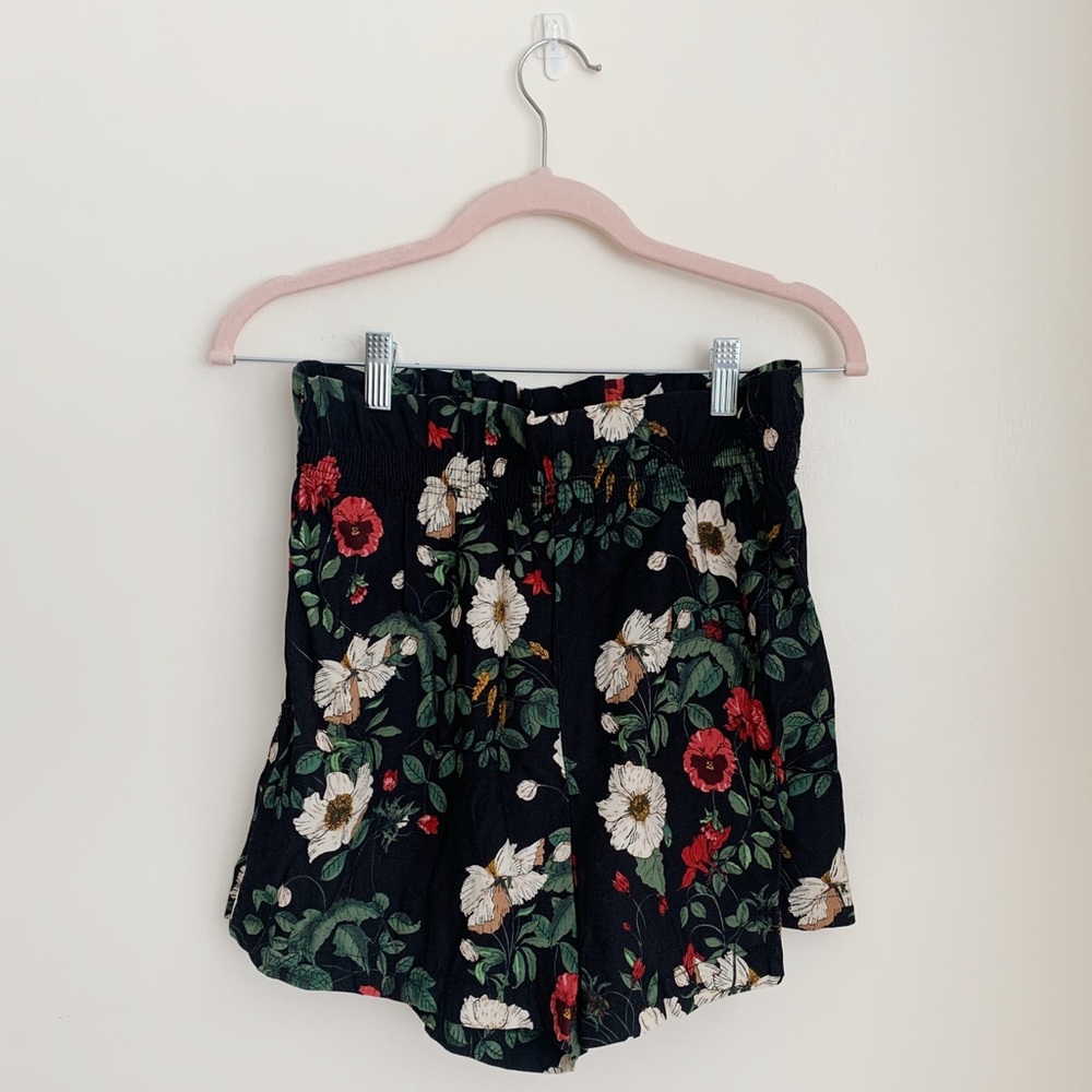 H&M High Waisted Floral Fabric Paperbag Pull On Shorts | Women's Size 6